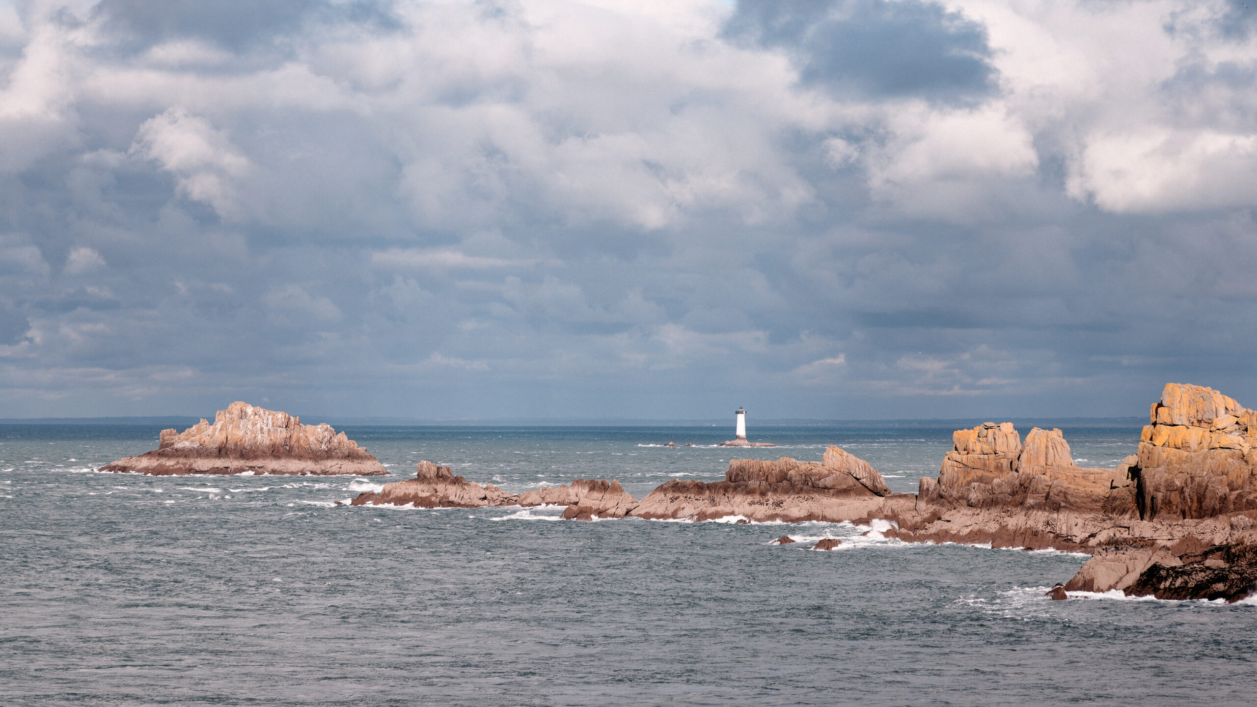 bretagne mer océan rochers ciel 