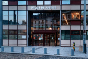 palais de justice laval