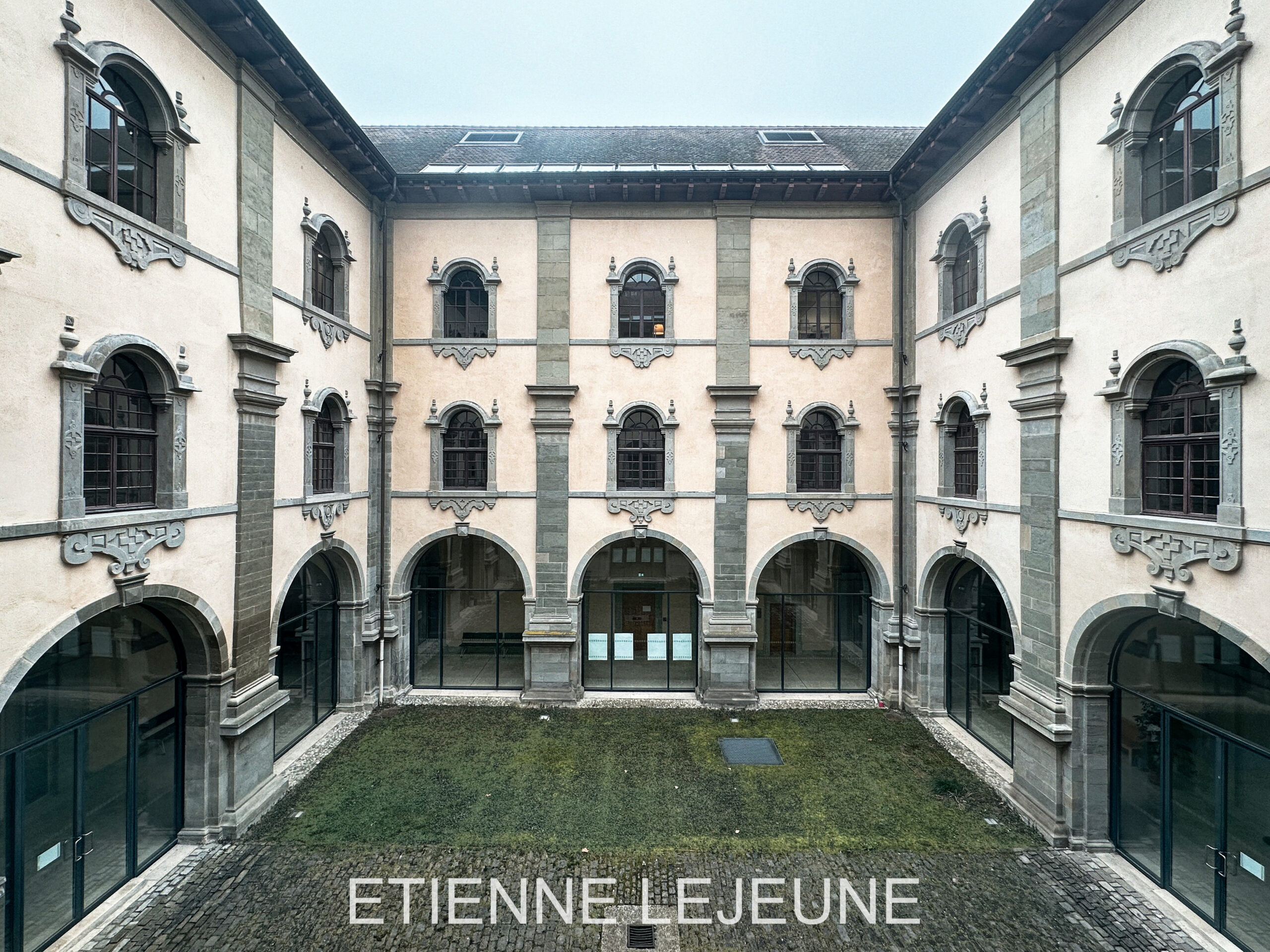 palais de justice de thonon-les-bains cour intérieure