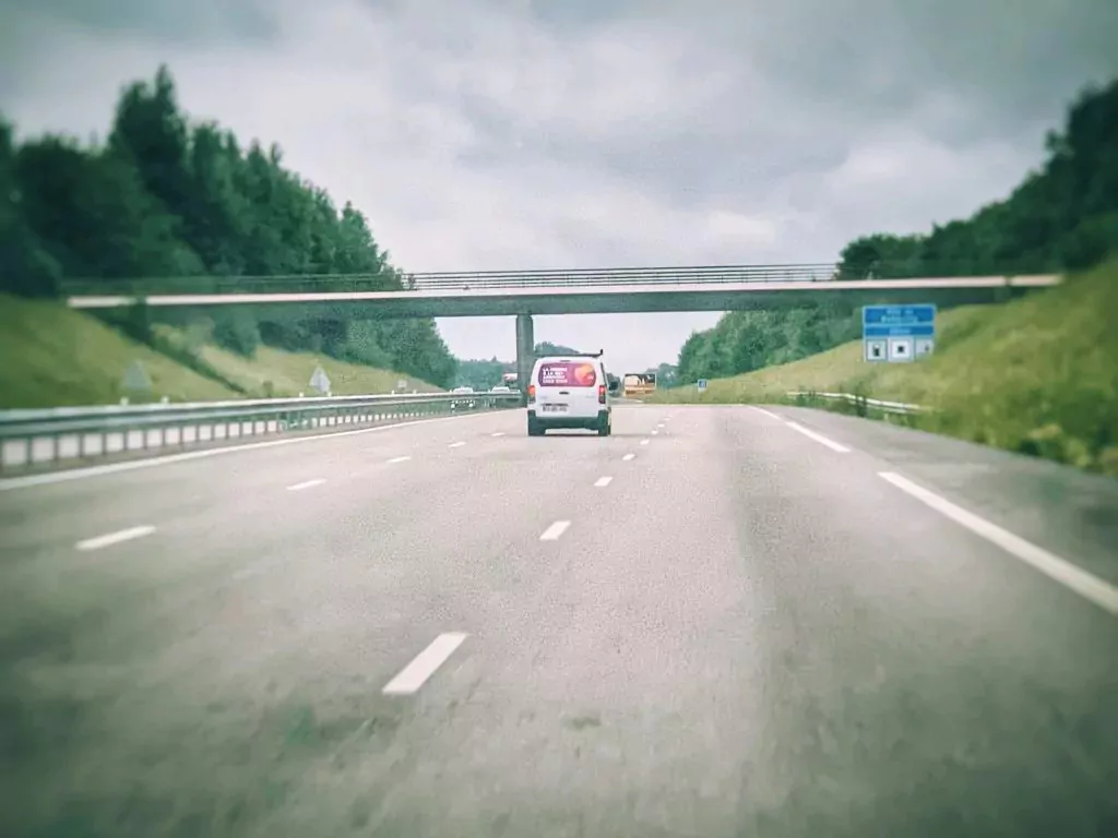 Autoroute non, la voie de droite n’est pas réservée aux camions