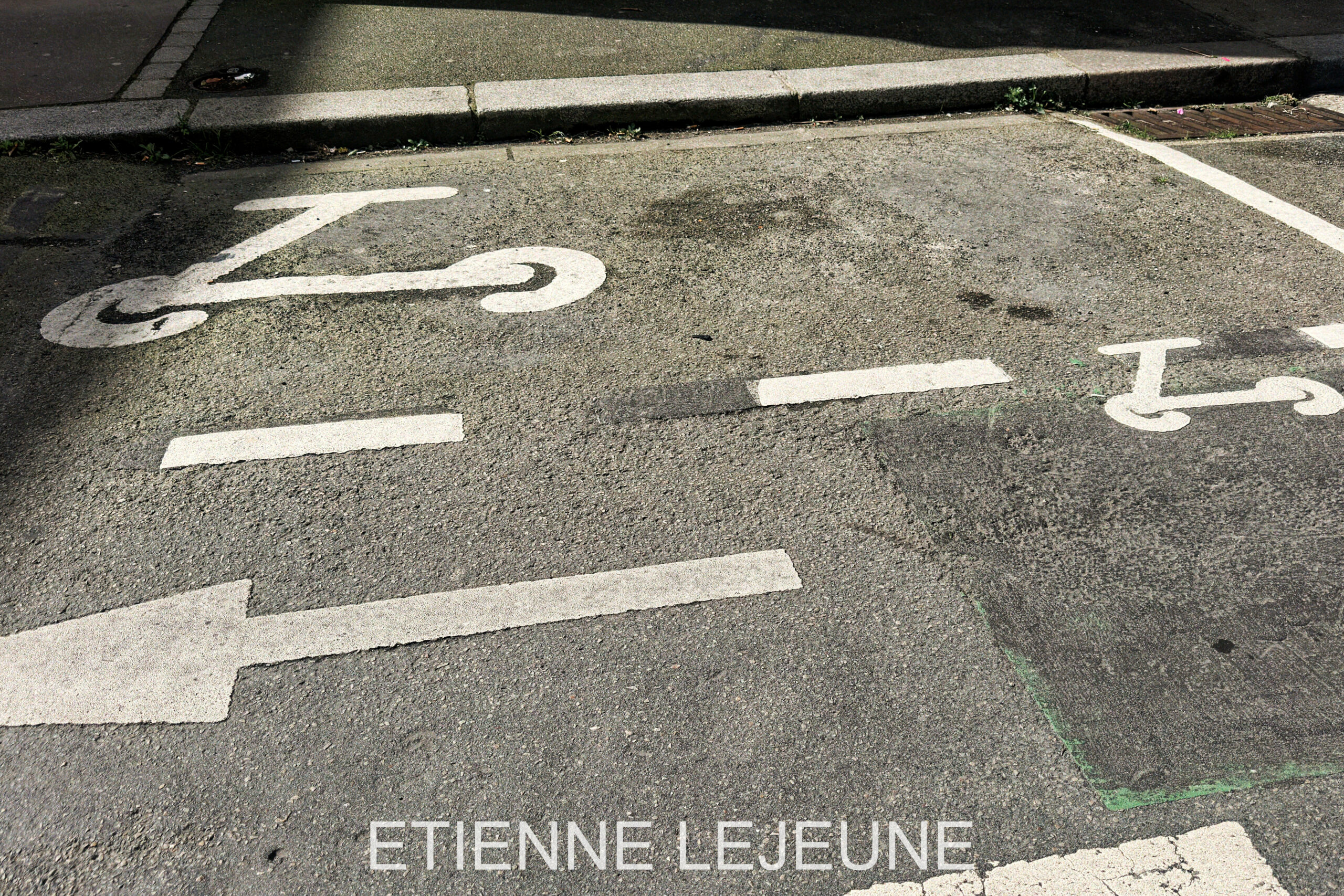 Téléphone ou écouteurs en trottinette électrique légal ou interdit